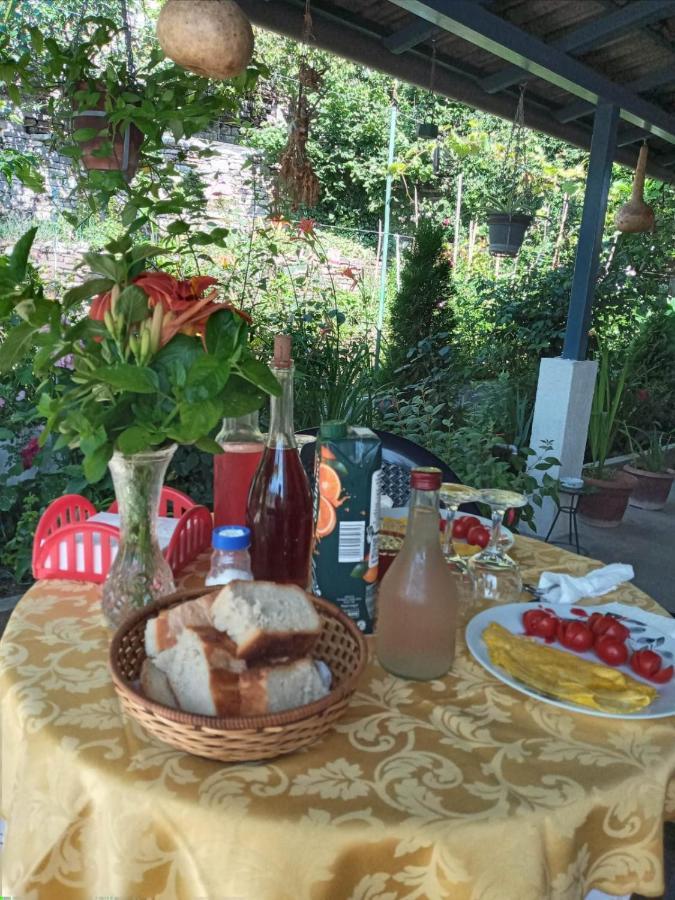 Relax Guesthouse Гирокастра Экстерьер фото
