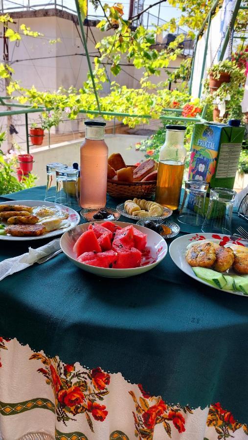 Relax Guesthouse Гирокастра Экстерьер фото